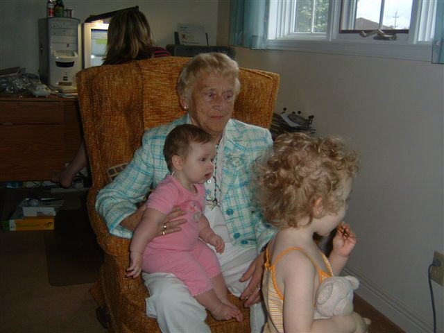 Charlotte, Hannah & Gram 4